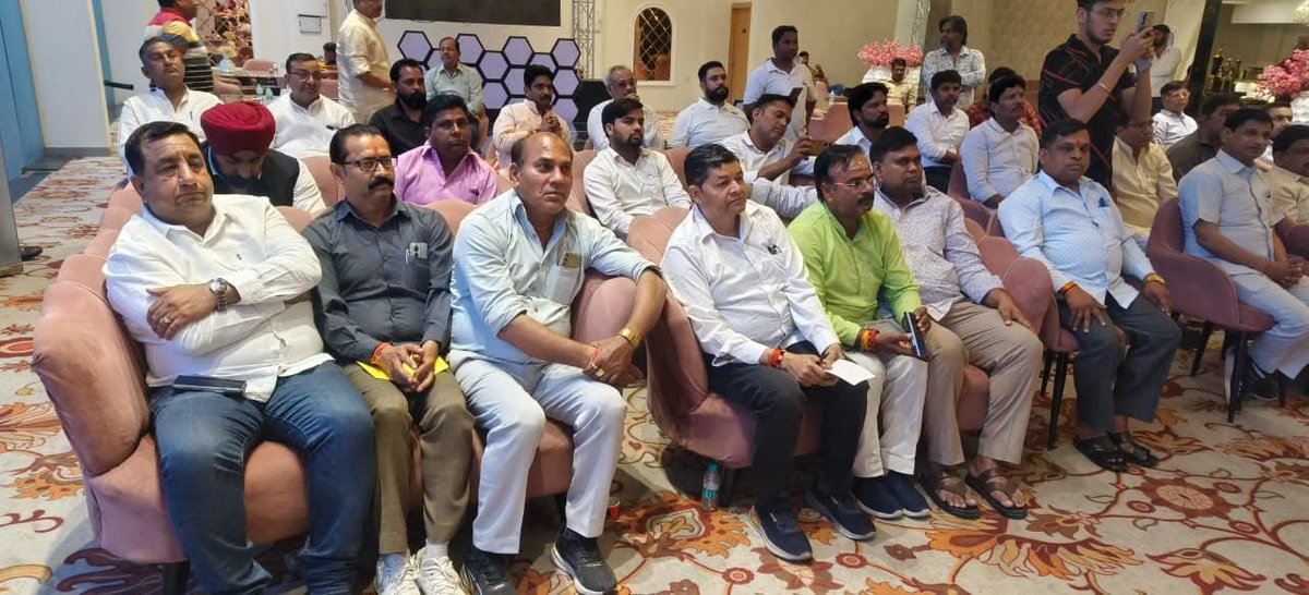 sanjivsharmabjp's tweet image. आज &quot;8 साल बेमिसाल&quot; कार्यक्रम के अंतर्गत संगठन बैठक में शामिल होने का अवसर मिला।
यह बैठक पटेल मार्ग स्थित बैंक्वेट में आयोजित की गई, जहां संगठन को और अधिक सशक्त बनाने को लेकर महत्वपूर्ण चर्चा हुई।

#8साल_बेमिसाल #SanjeevSharma #BJP #Ghaziabad #SevaSushasanSuraksha