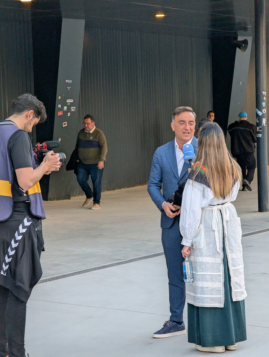 ‼️ <a href="/carloscarvalha2/">Carlos Carvalhal</a> está en 𝗕𝗔𝗟𝗔𝗜́𝗗𝗢𝗦.

👉🏻 El ex entrenador del Celta presenciará esta noche el partido contra Las Palmas.

📸 <a href="/belezaceleste/">Beleza Celeste</a>
