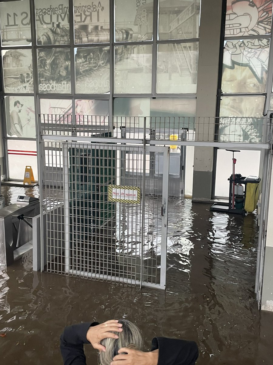 moisesfeeh's tweet image. #sp2 a estação de Santo André com a chuva