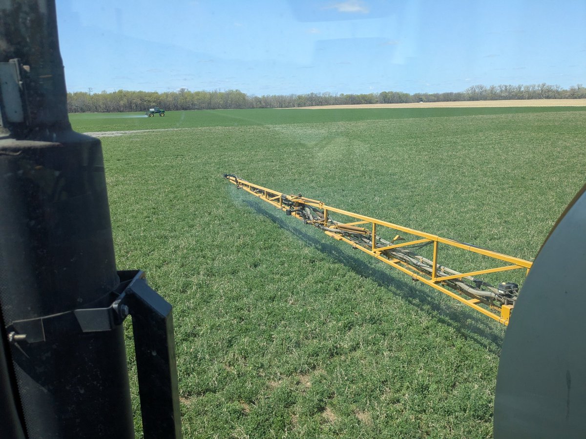npete16's tweet image. Running right next to our neighbor today.
As @gavin_spoor might say, "Bad day to be alfalfa weevil"