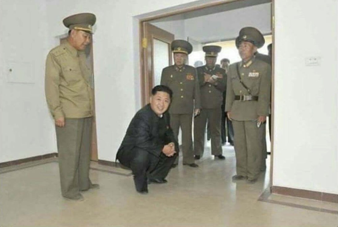 Tu sais que t’as réussi en tant que dictateur , quand tu peux te permettre de chier n’importe où