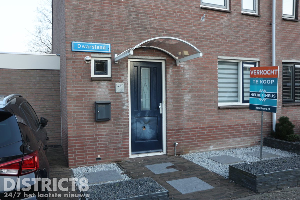 Explosie bij voordeur van woning in Poeldijk