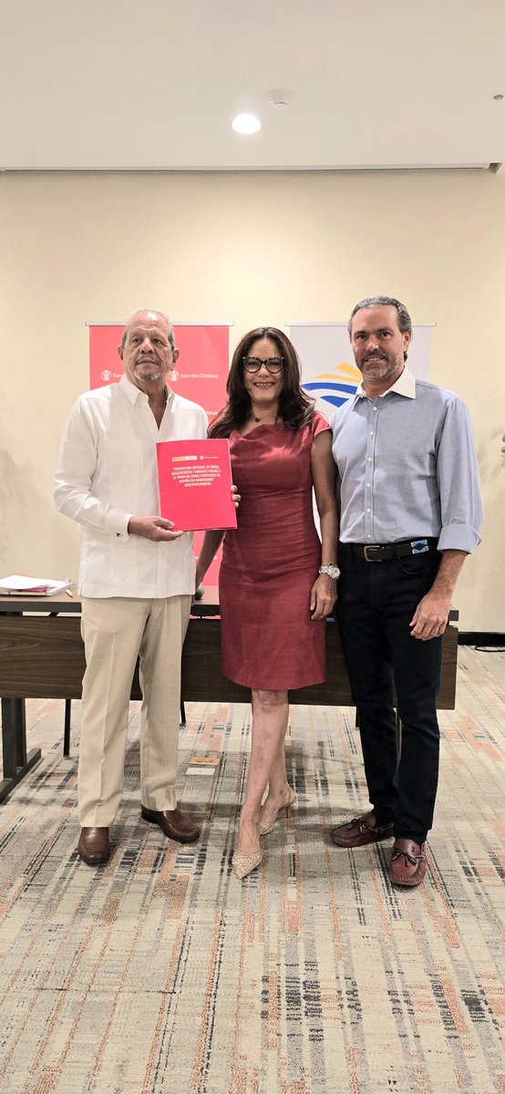 raysafeliz's tweet photo. Gran acuerdo entre Asoleste y Save the Children para combatir la explotación infantil.
@ernestoveloz13 @juantomasdiazi https://t.co/sjzhatVGYk