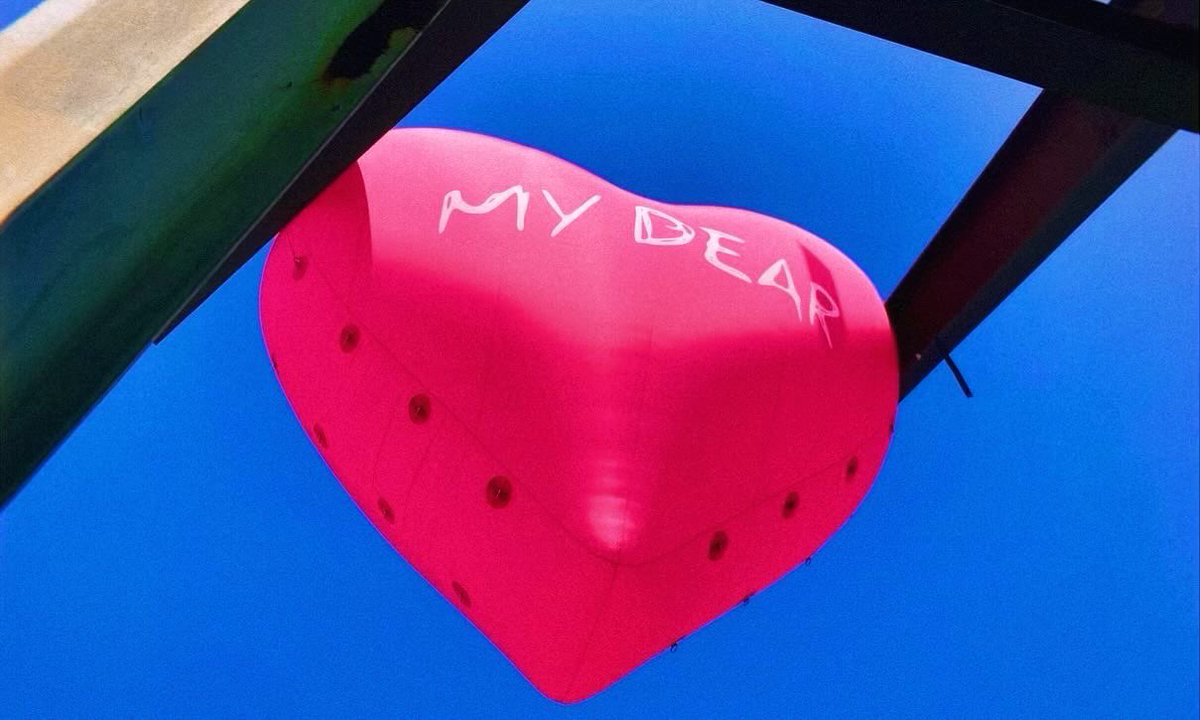 SDsheeran's tweet photo. Visited the Azizam balloon in LA on Saturday ☀️💕🫶

@edsheeran #azizam https://t.co/VeXTcqp7Lz