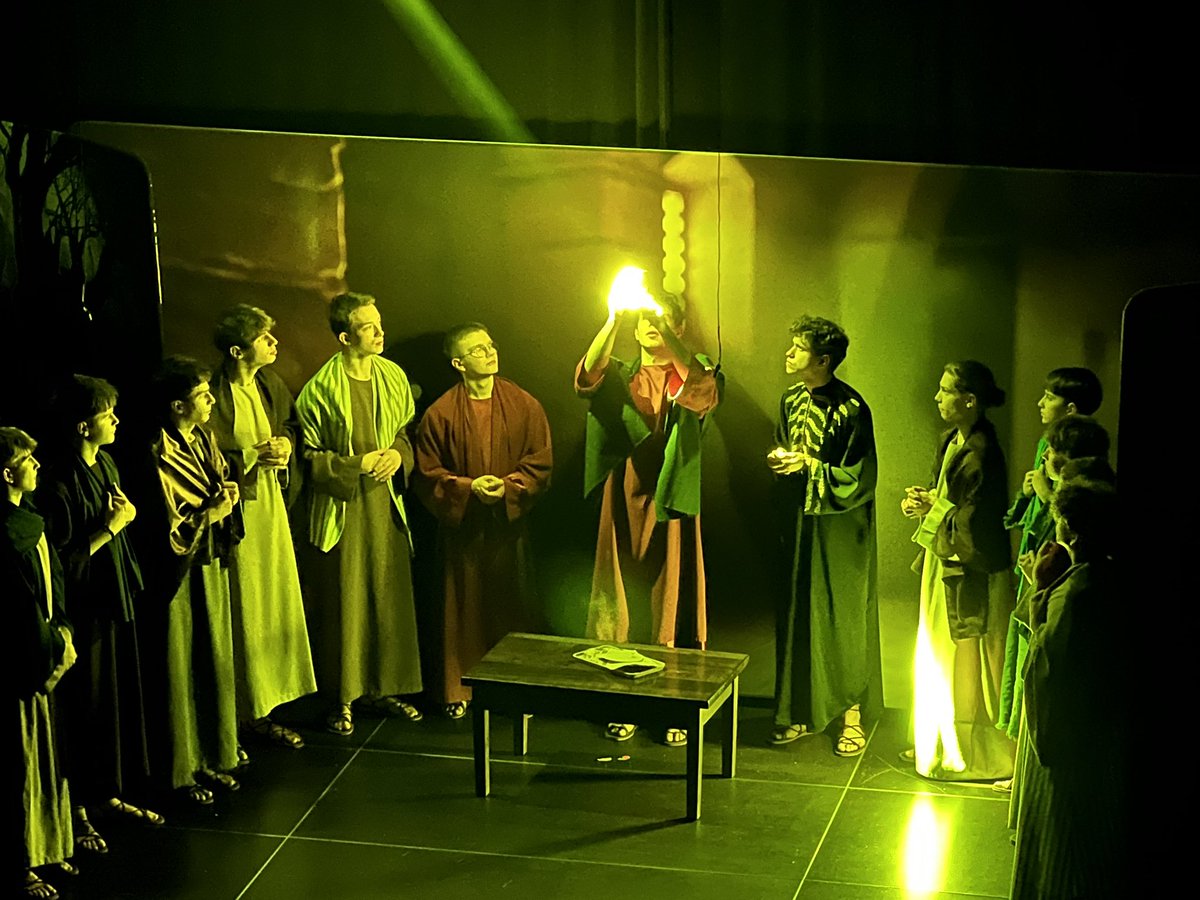 NSD_OFM's tweet photo. 📌 Misterium Męki Pańskiej – głębokie przeżycie Wielkiego Postu 🙏✨

Wczoraj w Kampusie Wielickim mieliśmy niezwykłą okazję uczestniczyć w Misterium Męki Pańskiej „Nasz Bóg jest wielki” ✝️ https://t.co/WCGTv2I7zy