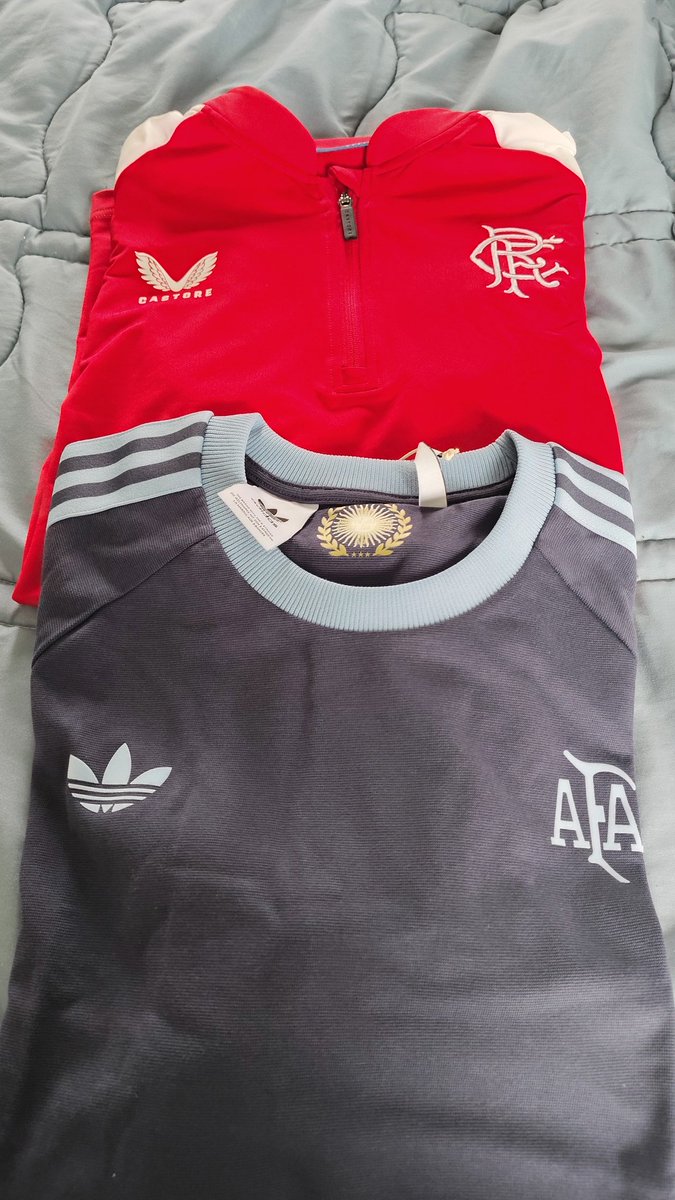 Tardo más de dos meses pero llego. Muy buena calidad el buzo Castore. Gracias <a href="/GorrasCavs/">Gorras CAVS</a>