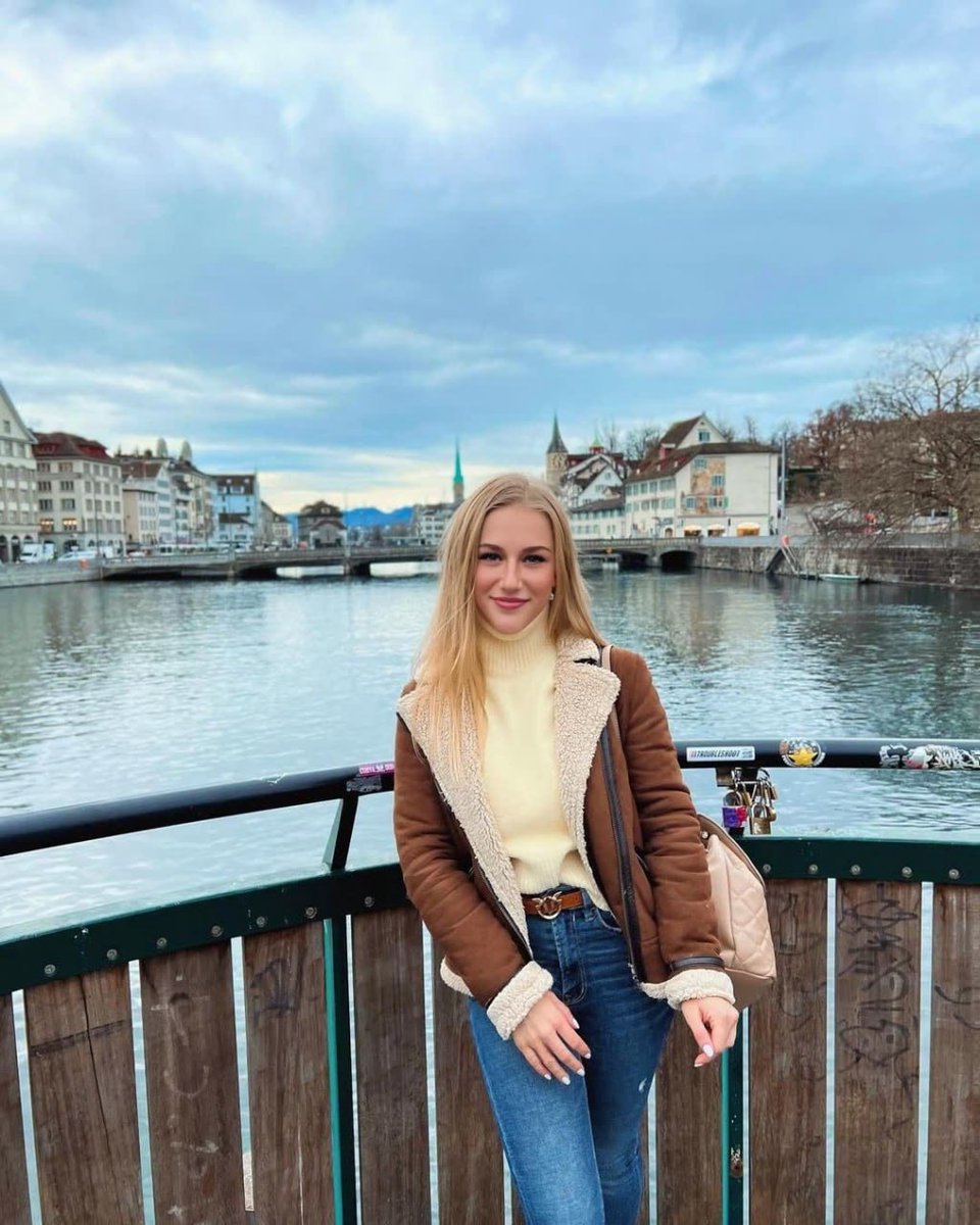 🏔️🇨🇭 In der Schweiz zu leben ist wie auf einer Postkarte zu sein! Schneebedeckte Berge, Seen, Schweizer Schokolade 🍫 und Käse 🧀, alles ist wie ein Traum. Was möchten Sie in der Schweiz am liebsten erleben? ⛷️🚠 #SwissLife #Alpenlandschaft #SwissTravel