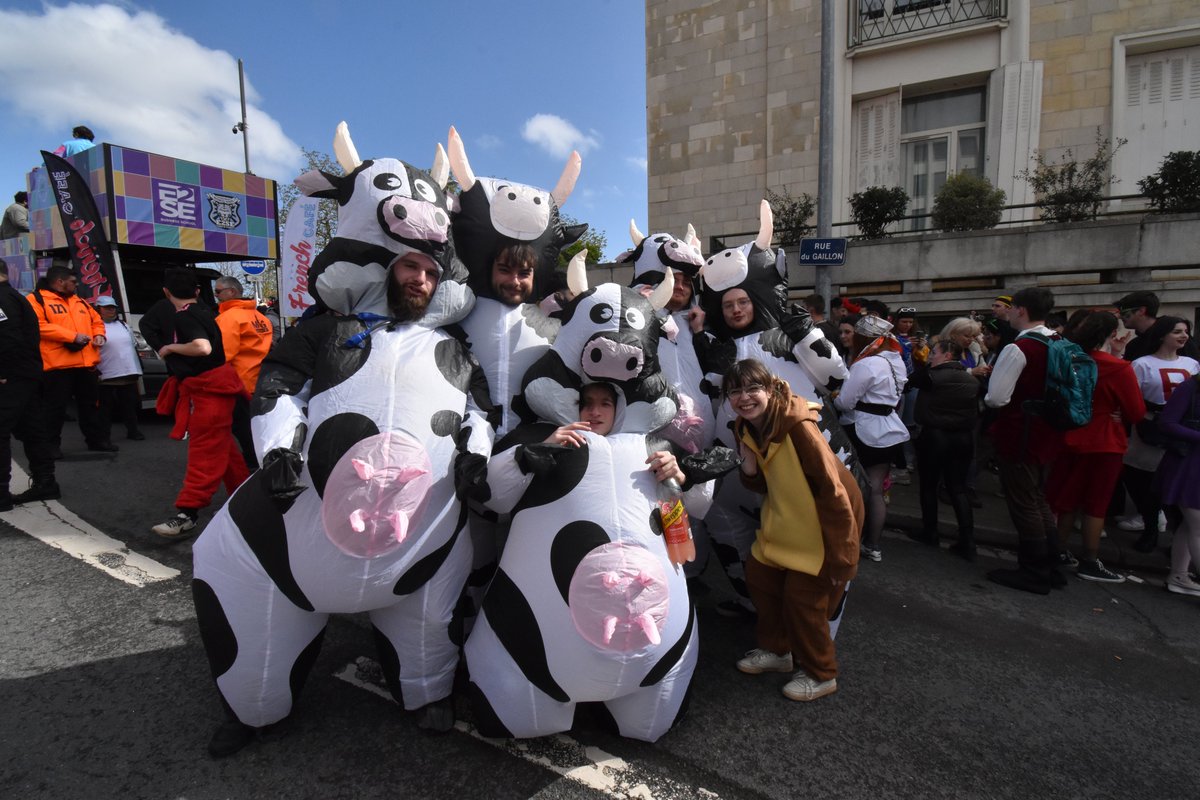CaenOfficiel's tweet photo. ‼️CARNAVAL ÉTUDIANT JEUDI 3 AVRIL à #CAEN : TOUTES LES INFOS PRATIQUES (circulation, stationnement, collecte des déchets, etc)‼️
ℹ️https://t.co/m0CFE9iuWD
N’hésitez pas à partager cette publication pour que tous vos proches aient l’info ! https://t.co/QGgvnOqkpu