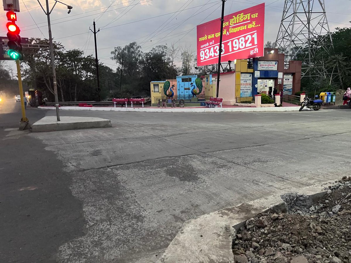 arush_s's tweet photo. Tweet 2:
Every now and then, accidents happen due to these gaps. Shockingly, a 10-meter stretch of the road is not even constructed! Immediate inspection &amp; corrective action are needed before more people suffer. #RoadSafety #InfrastructureFail” https://t.co/qsujphTkWo