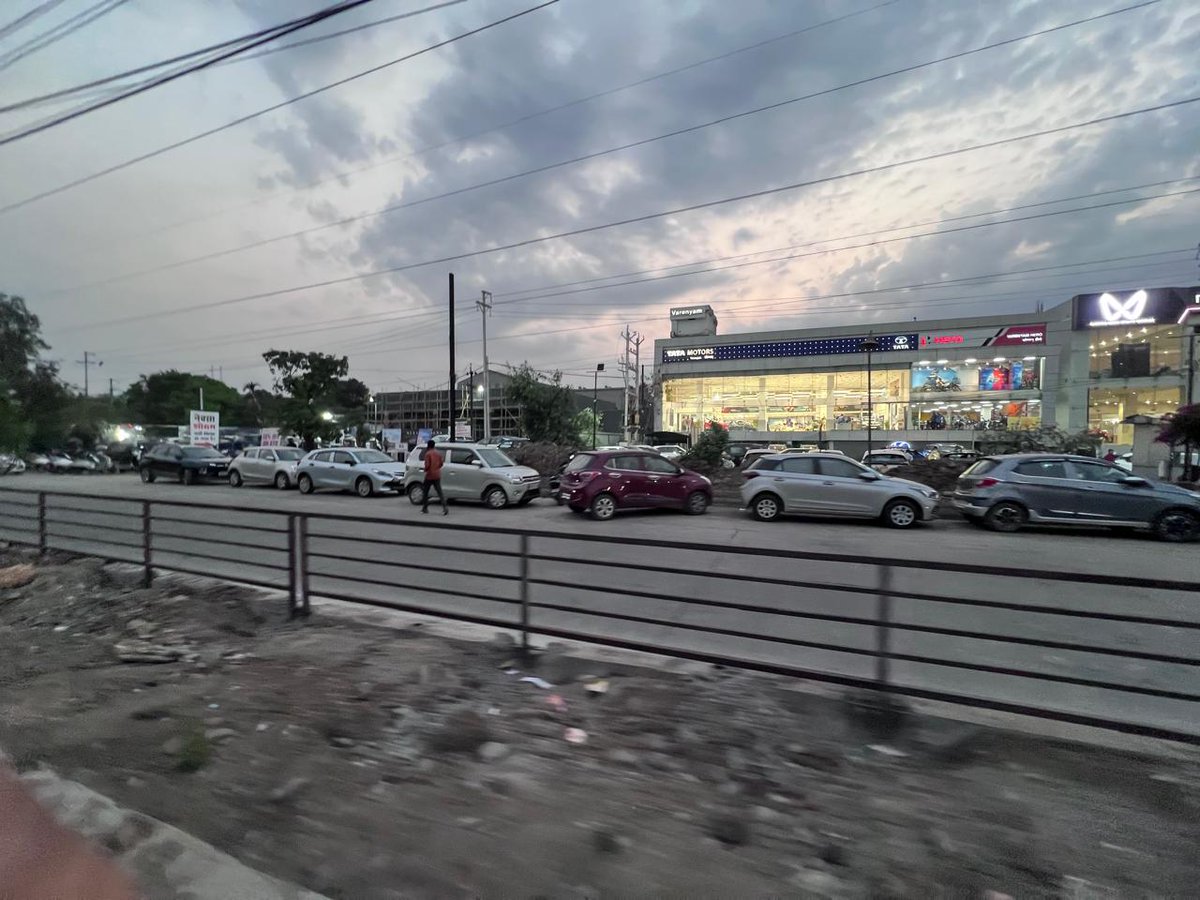 arush_s's tweet photo. Tweet 2:
Every now and then, accidents happen due to these gaps. Shockingly, a 10-meter stretch of the road is not even constructed! Immediate inspection &amp; corrective action are needed before more people suffer. #RoadSafety #InfrastructureFail” https://t.co/qsujphTkWo