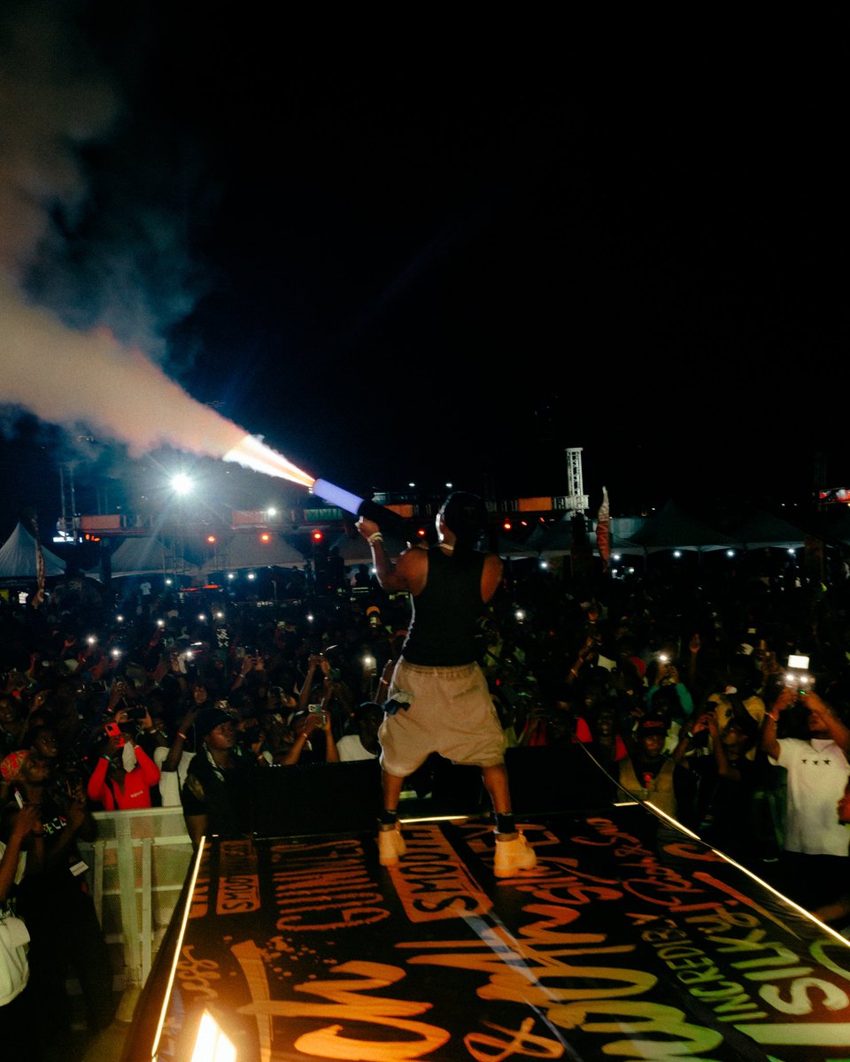 stonebwoy's tweet photo. 1GAD ENERGY. Turned it up at Accravaganza🇬🇭😤. https://t.co/Na5pPlB246