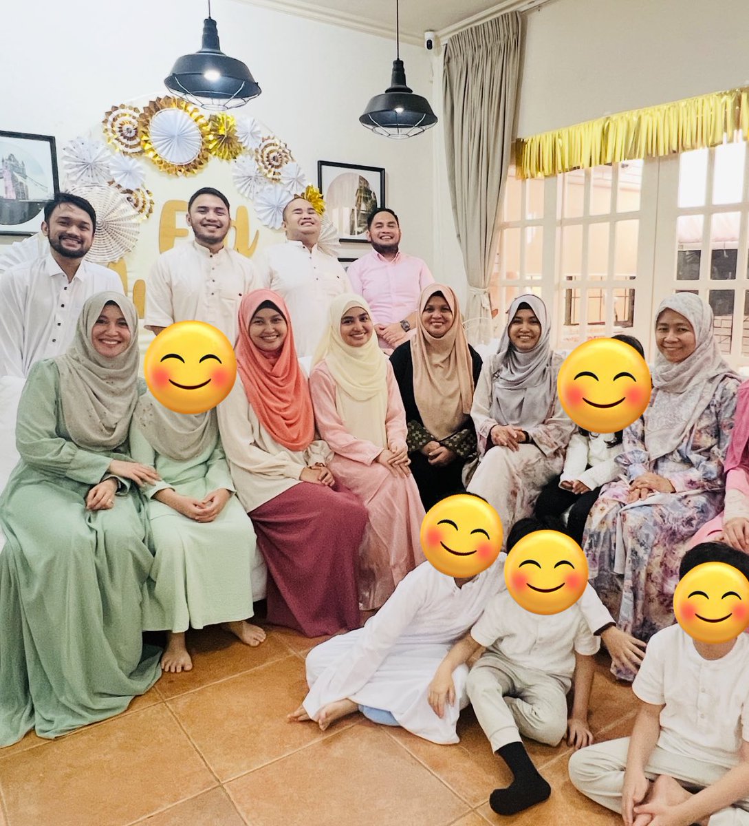 Eid mubarak! 

Mama is happy all her 8 kids (with spouses and kids) are present.