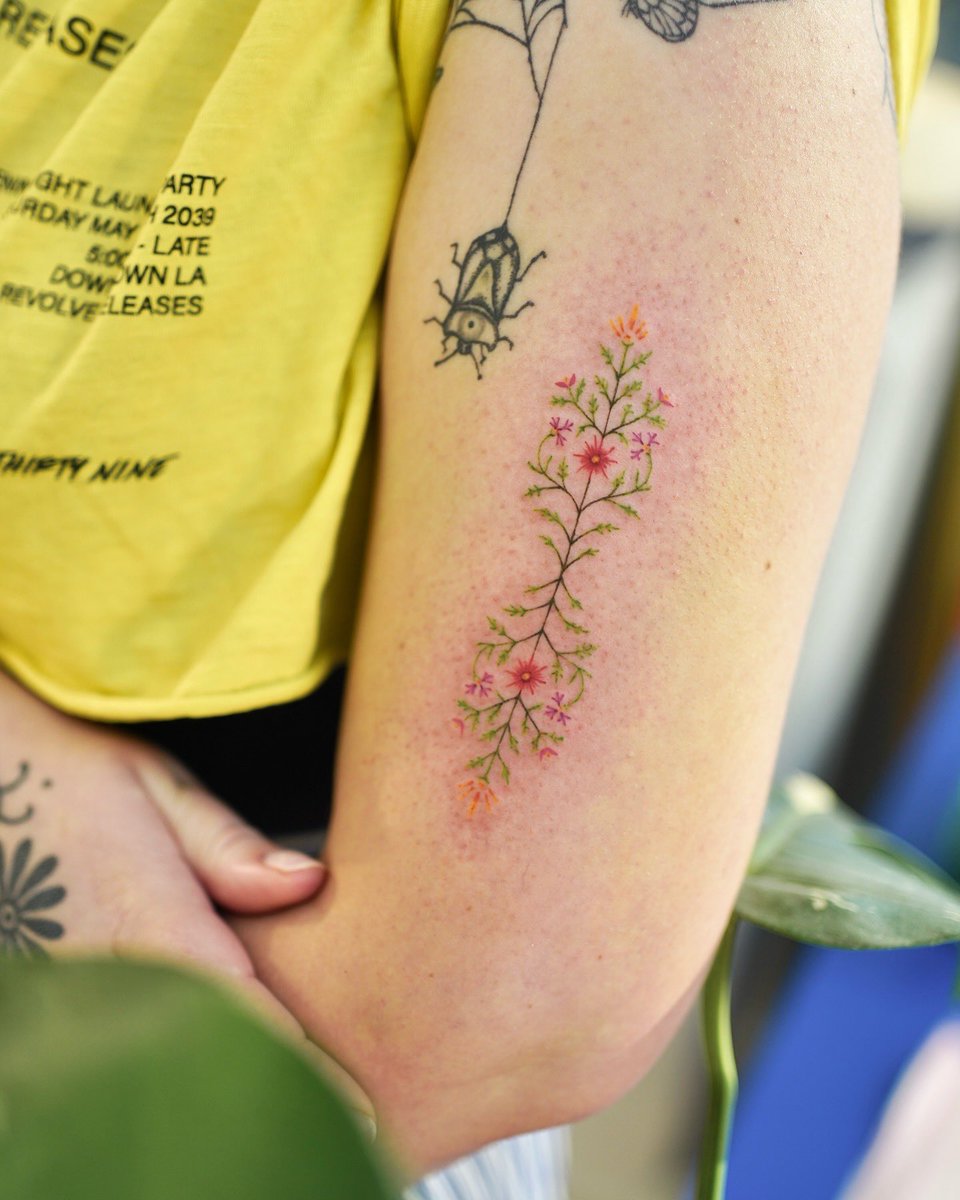 ragyeom_tattoo's tweet image. ❤️💚💛
#colorpattern #flowerpatterntattoo #seoultattooartist #koreatattooartist #컬러패턴타투 #꽃패턴타투