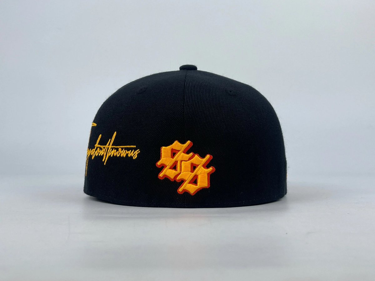 strangerstdku's tweet image. STRANGERS FITTED CAP 🖤

COLOR : BLACK