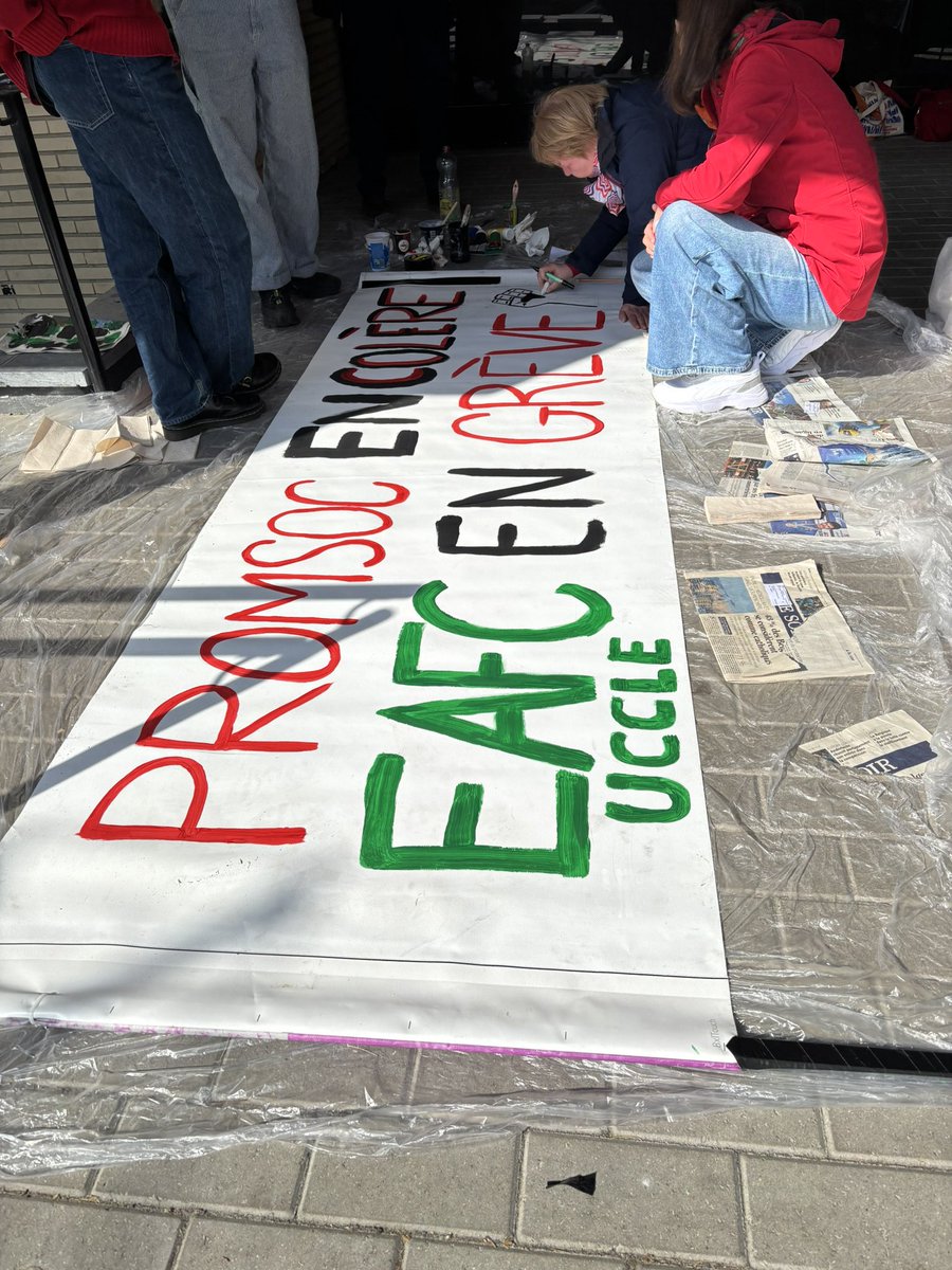 Sur les piquets, des travailleurs en colère et déterminés.
Bosser pour deux, se faire virer, manquer de moyens… Pendant que le gouvernement protège les puissants, eux se battent pour le respect.
On ne lâche rien, ensemble on fera reculer ce gouvernement de casseurs !