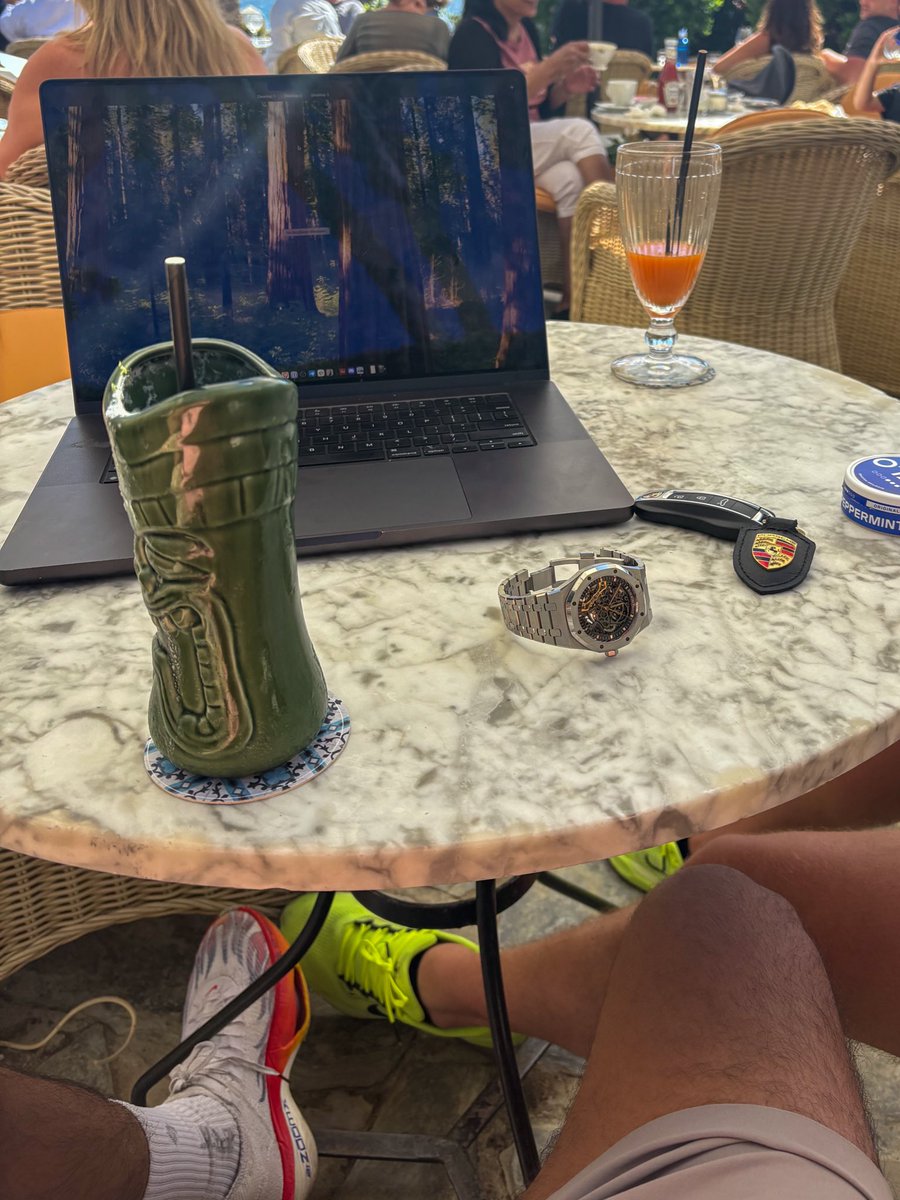 zzarakkk's tweet photo. Early start to the Summer. And early starts in general. There’s something about waking up early that feels noble and wise. Morning routines are a meme, but long term, sustained performance is built off the back of good sleep and early mornings. https://t.co/FfkMbEgims