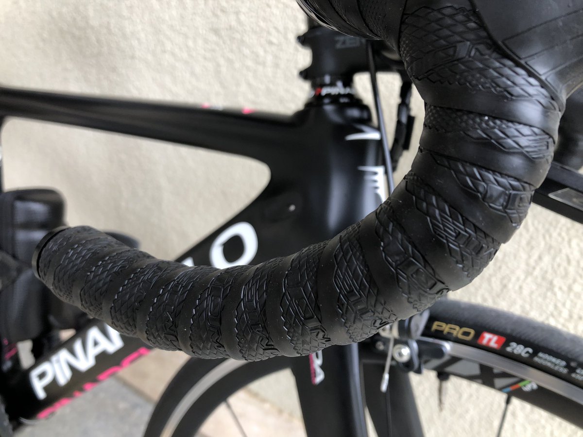 hatsunemiku1032's tweet image. IOmicのバーテープ良いぞ！グリップ力凄すぎて素手で握ってると手の皮剥ぎ取られそうくらいだわ笑 しかも裏目に両面テープが無いから巻き直しもできて素晴らしいのでみんなに是非使って欲しいわ
#IOmic