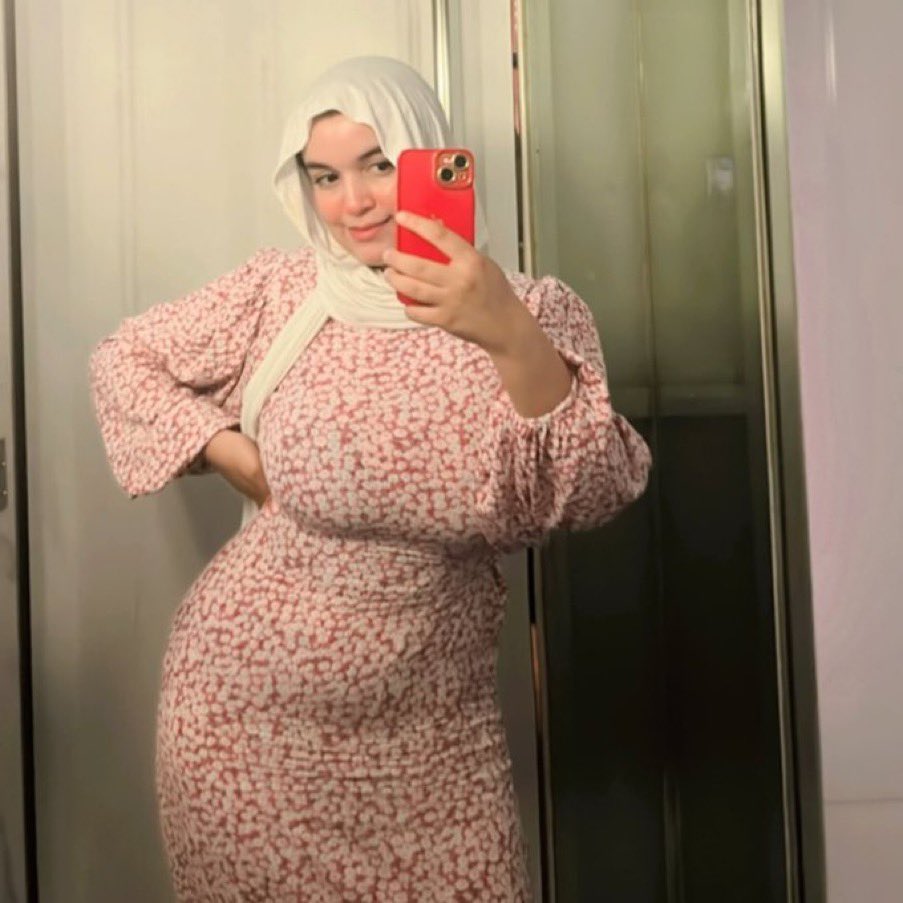 اسمي فروله🍓 
٢٤سنه م المنصوره بحب الحريه و بعمل الي علي مزاجي 🫦
ليك و رتويت عشان ادلعكو💋