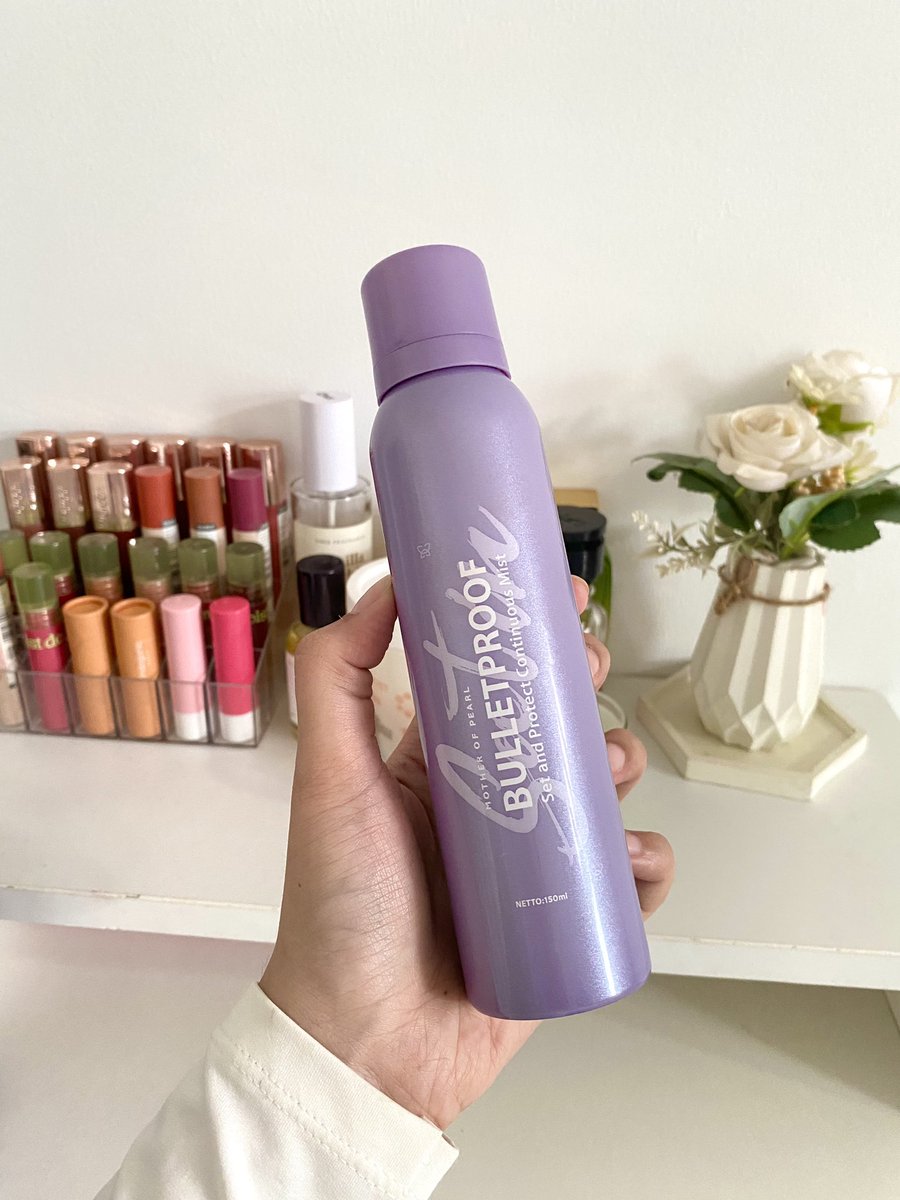 sungkem dulu sama <a href="/mopbeauty/">MotherOfPearl by Tasya Farasya</a> berkat setting spray-nya, makeup aku awet dari sebelum sholat eid sampe dzuhur (soalnya pas wudhu apus makeup) udah dibawa panas-panasan keliling komplek &amp; ziarah jg masih aman✨✨

cuman ya di t-zone aja agak crack sikit tp masih terkendali👍🏻