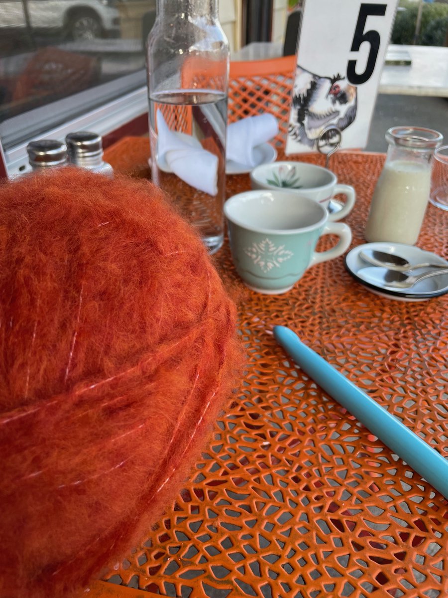 WaxeWod's tweet image. Some people were hesitant to ask due to time and expense, but if you don't mind waiting, I am so happy to crochet an orange scarf for you in honor of The Bibas family. You just have to DM me a mailing address. I'll pay for yarn. My dad is springing for freight. 🧡