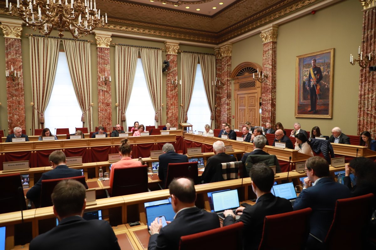 Chambre des DĂ©putĂ©s (@chambrelux) on Twitter photo DâLiewensmĂ«ttelonofhĂ€ngegkeet an Europa, dâVereinfachung vun administrative WeeĂ«r an dâAttraktivitĂ©it vum Beruff vum Bauer â d' đ±đș DeputĂ©iert an đȘđșDeputĂ©iert waren haut am GesprĂ©ich mam đȘđș KommissĂ€r <a href="/CHansenEU/">Christophe Hansen</a>
đ chd.lu
<a href="/UE_Luxembourg/">EU zu Lëtzebuerg</a>
<a href="/Europarl_LU/">Parlement europĂ©en au Luxembourg</a> DâLiewensmĂ«ttelonofhĂ€ngegkeet an Europa, dâVereinfachung vun administrative WeeĂ«r an dâAttraktivitĂ©it vum Beruff vum Bauer â d' đ±đș DeputĂ©iert an đȘđșDeputĂ©iert waren haut am GesprĂ©ich mam đȘđș KommissĂ€r <a href="/CHansenEU/">Christophe Hansen</a>
đ chd.lu
<a href="/UE_Luxembourg/">EU zu Lëtzebuerg</a>
<a href="/Europarl_LU/">Parlement européen au Luxembourg</a>