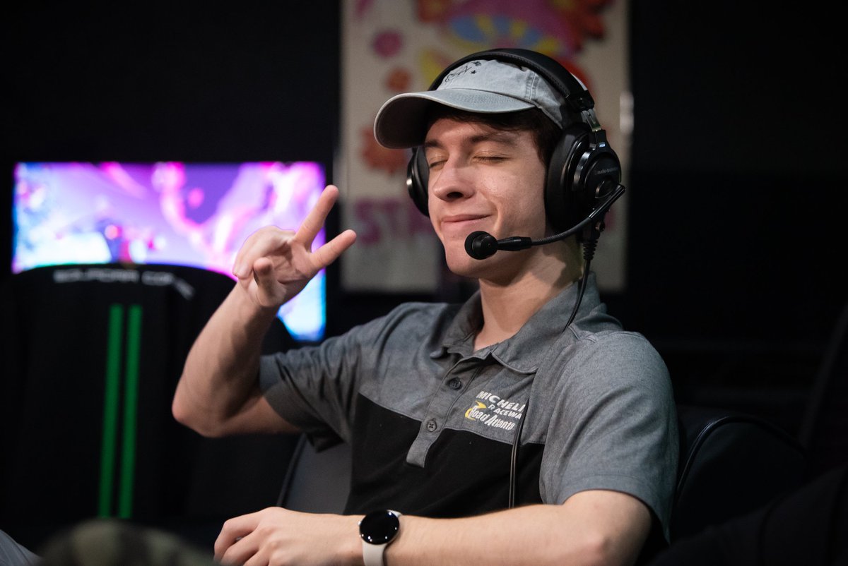 This watch party was such a blast! The matches were so fun to talk about and  witness with everyone ♥️

I won't be forgetting all the great moments we had at the studio any time soon ^-^

Jamesbot studio is goated💯 and I'm so grateful I got to be part of the magic 😋