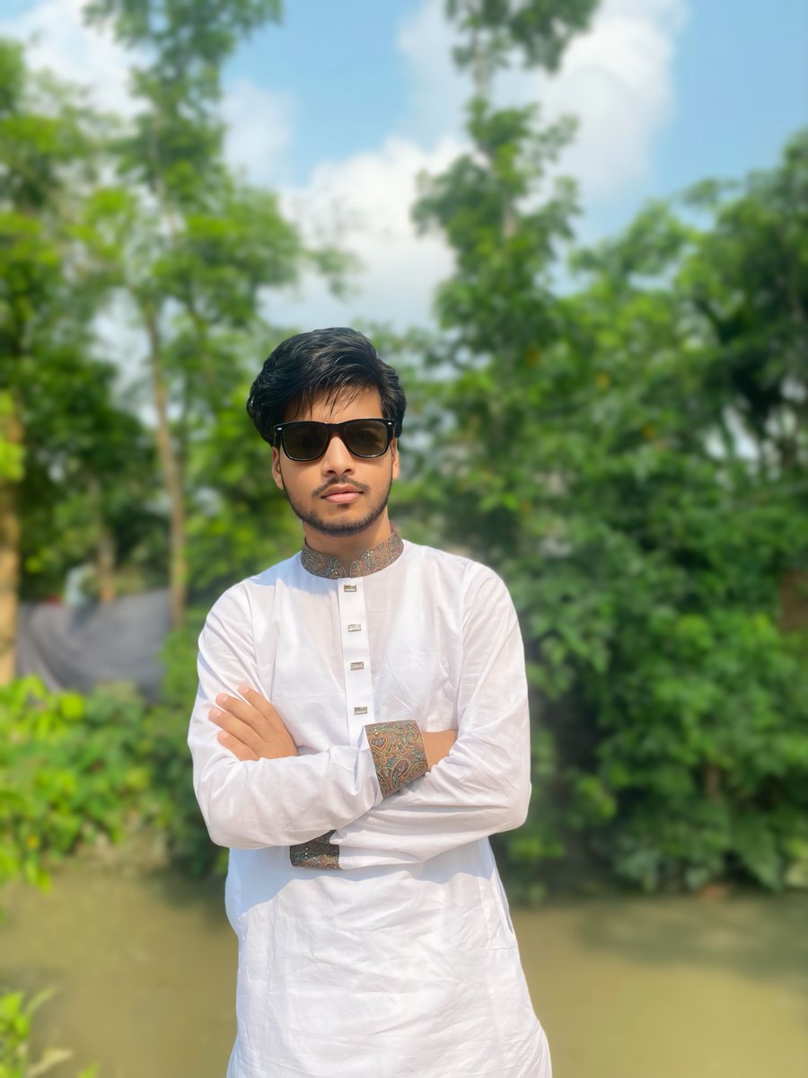 _mohammadnafis's tweet image. Eid Mubarak! 🌙✨

Today, I had the joy of celebrating Eid-ul-Fitr with my beloved family. This special day reminds us of the importance of gratitude, unity, and compassion.

May this Eid bring peace, prosperity, and happiness to everyone around the world.

#EidMubarak #EidUlFitr