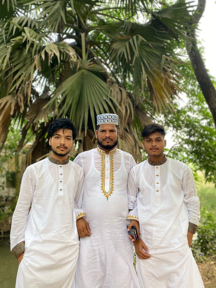 _mohammadnafis's tweet image. Eid Mubarak! 🌙✨

Today, I had the joy of celebrating Eid-ul-Fitr with my beloved family. This special day reminds us of the importance of gratitude, unity, and compassion.

May this Eid bring peace, prosperity, and happiness to everyone around the world.

#EidMubarak #EidUlFitr