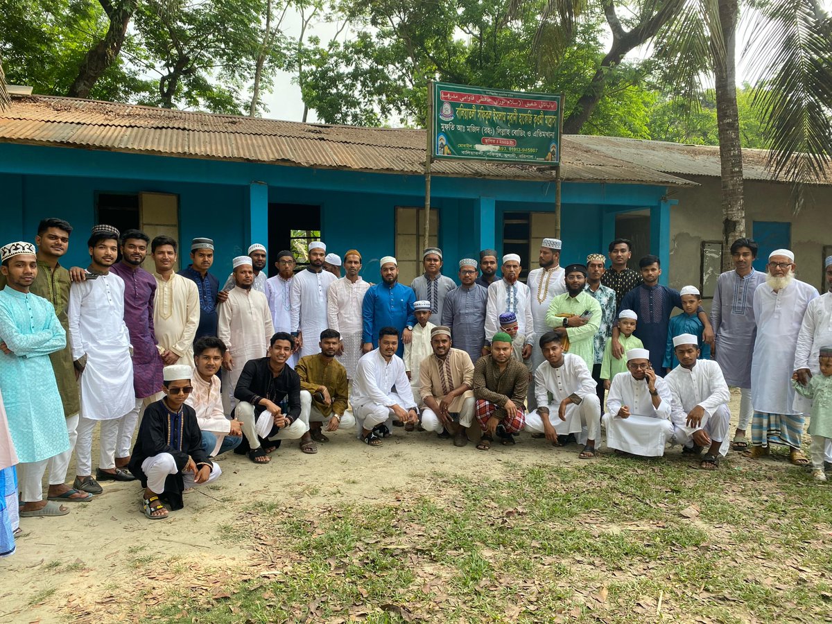 _mohammadnafis's tweet image. Eid Mubarak! 🌙✨

Today, I had the joy of celebrating Eid-ul-Fitr with my beloved family. This special day reminds us of the importance of gratitude, unity, and compassion.

May this Eid bring peace, prosperity, and happiness to everyone around the world.

#EidMubarak #EidUlFitr