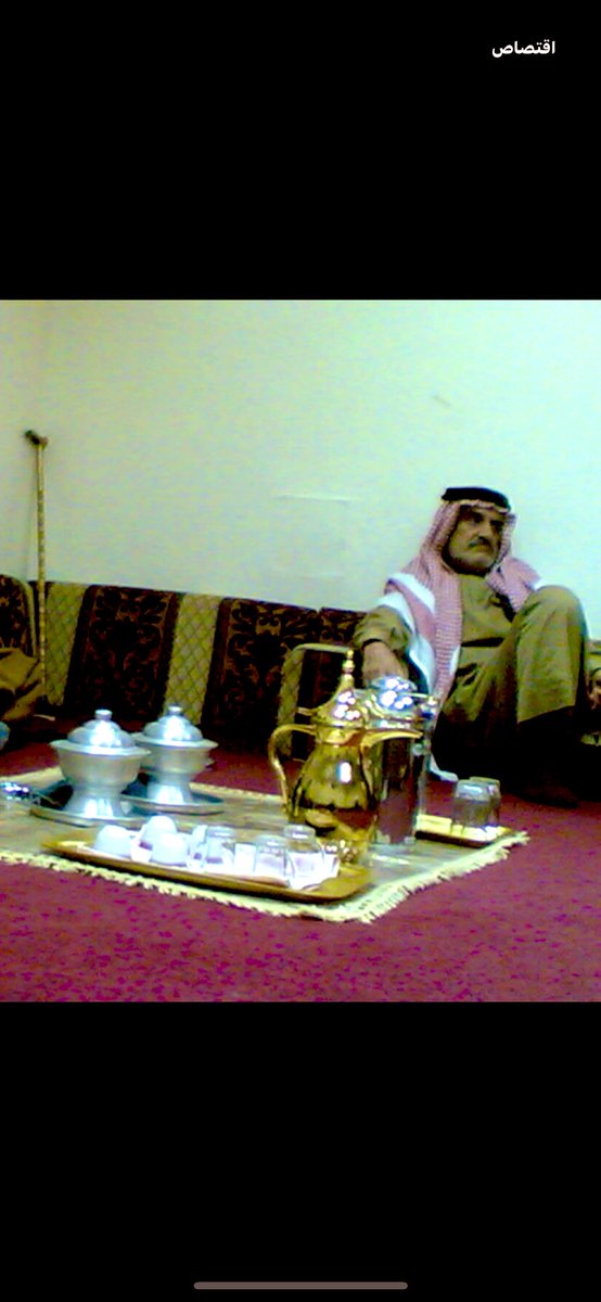 من شاف أبوه وحب راسه وقهواه 
عيده سعيد ولا تكدّر مبيته
و أنا تصافحني ضحى العيد ذكراه 
وتخنقني العبره ليا جيت بيته
في كل عيد اشفق لشوفه و لقياه
وان جيت لجل اعايده ما لقيته
هذي معاميله ونجره و مركاه
يا ما جلست بصفهن و احتريته