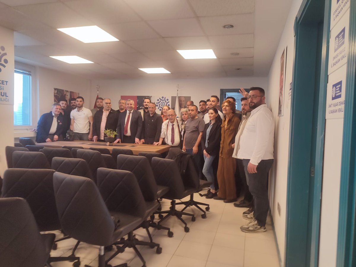 Memleket Partisi İstanbul (@mp34istanbul) on Twitter photo İstanbul İl Başkanlğımızda, İl Başkanımız Sn. <a href="/rsahinozturkmp/">Reşat Şahin Öztürk</a> , il yöneticilerimiz ve üyelerimizin de katıldığı bayramlaşma töreni yapıldı. Tüm vatandaşlarımıza iyi bayramlar dileriz. İstanbul İl Başkanlğımızda, İl Başkanımız Sn. <a href="/rsahinozturkmp/">Reşat Şahin Öztürk</a> , il yöneticilerimiz ve üyelerimizin de katıldığı bayramlaşma töreni yapıldı. Tüm vatandaşlarımıza iyi bayramlar dileriz.