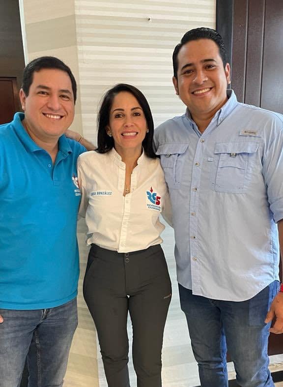 Estas dos semanas hay que sacar todos los cueros al sol y recordarles a todos “desmemoriados” lo que fue el gobierno del prófugo a la que representa esta chica. #Ecuador