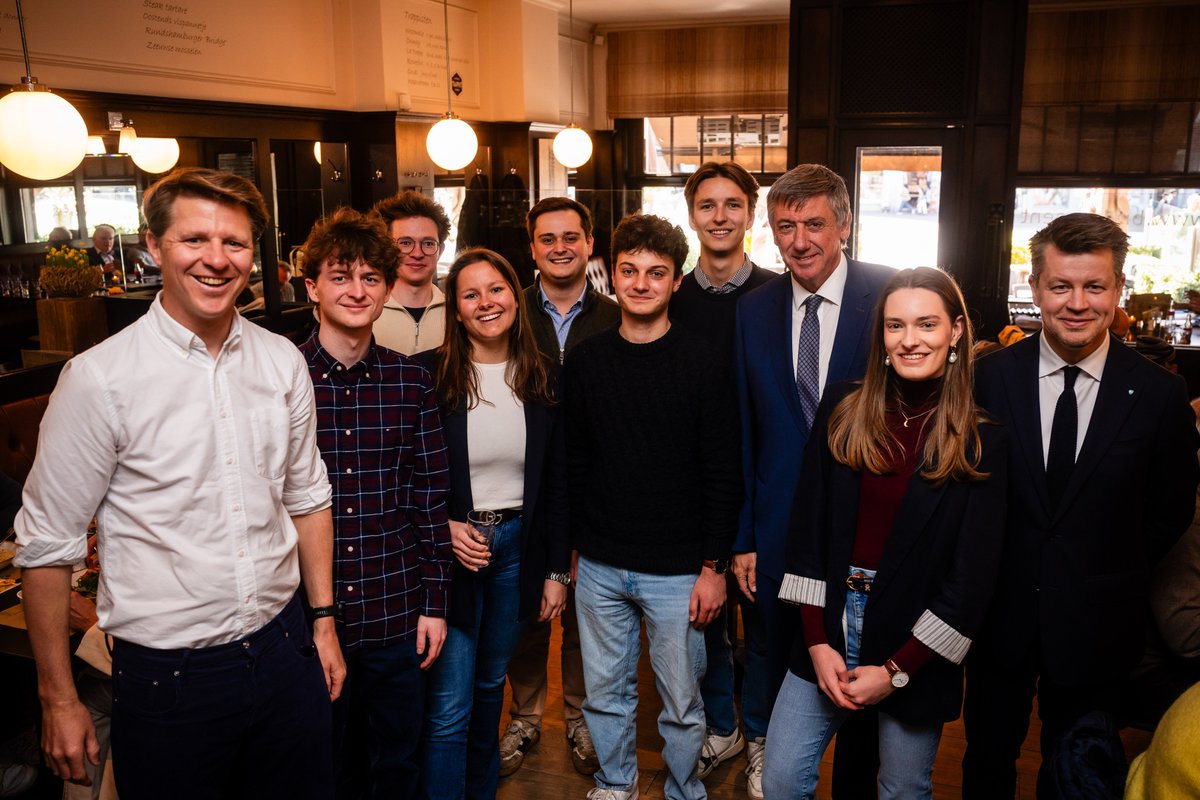 Jobstudenten mogen vanaf nu 650 uur per jaar werken &amp; het fiscaal plafond wordt opgetrokken! Een maatregel waar Horeca Vlaanderen al langer voor strijdt.

Het wetsvoorstel werd vorige week gestemd door de regering. Veel enthousiasme in Gent bij studenten én ondernemers.