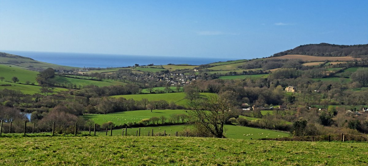 Monarchsway's tweet photo. #Charmouth in the distance while walking the #MonarchsWay to #ShaveCross from #Bridport on a stunning #sunny day https://t.co/klp0nEvoqY
