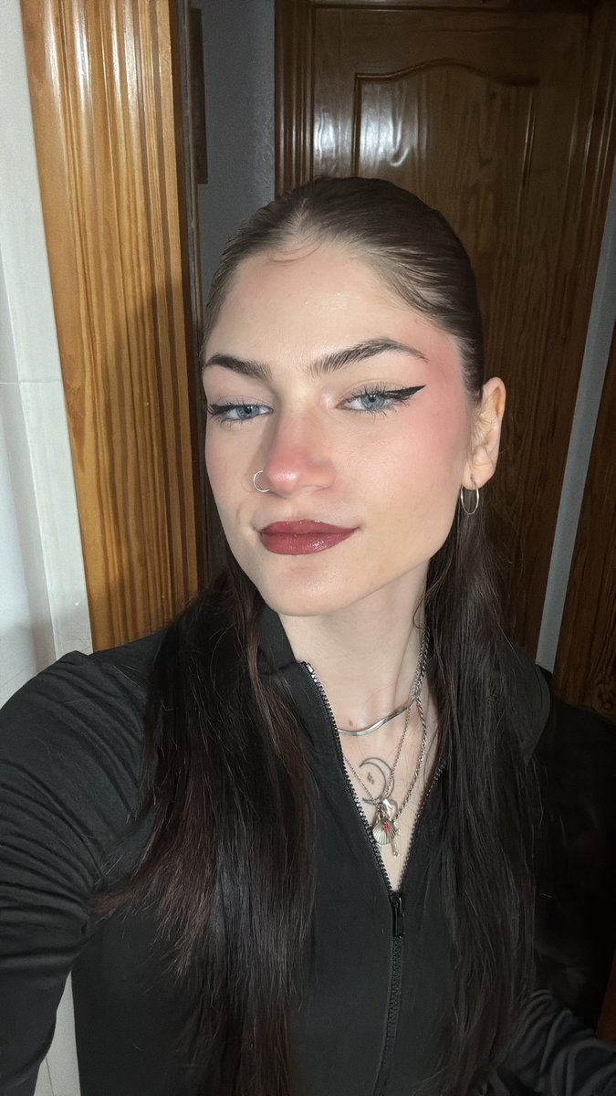 AnsiRex's tweet image. Hace tanto tiempo q no me veis la cara por aqui q tengo q hacer un face reveal OTRA VEZ