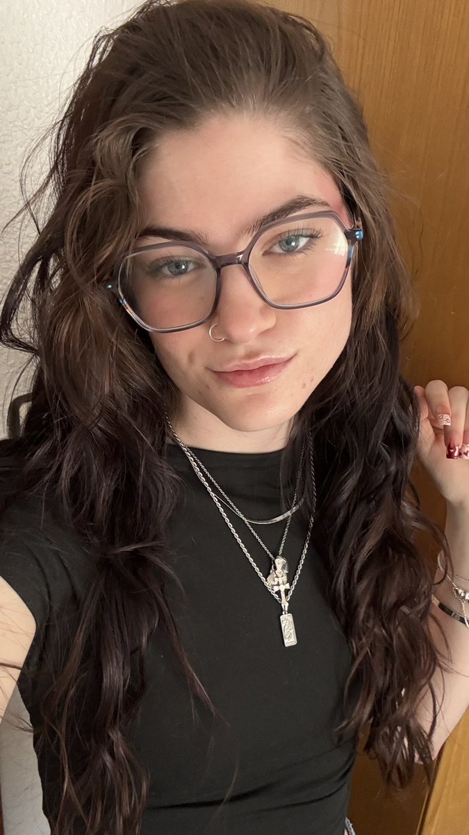 AnsiRex's tweet image. Hace tanto tiempo q no me veis la cara por aqui q tengo q hacer un face reveal OTRA VEZ