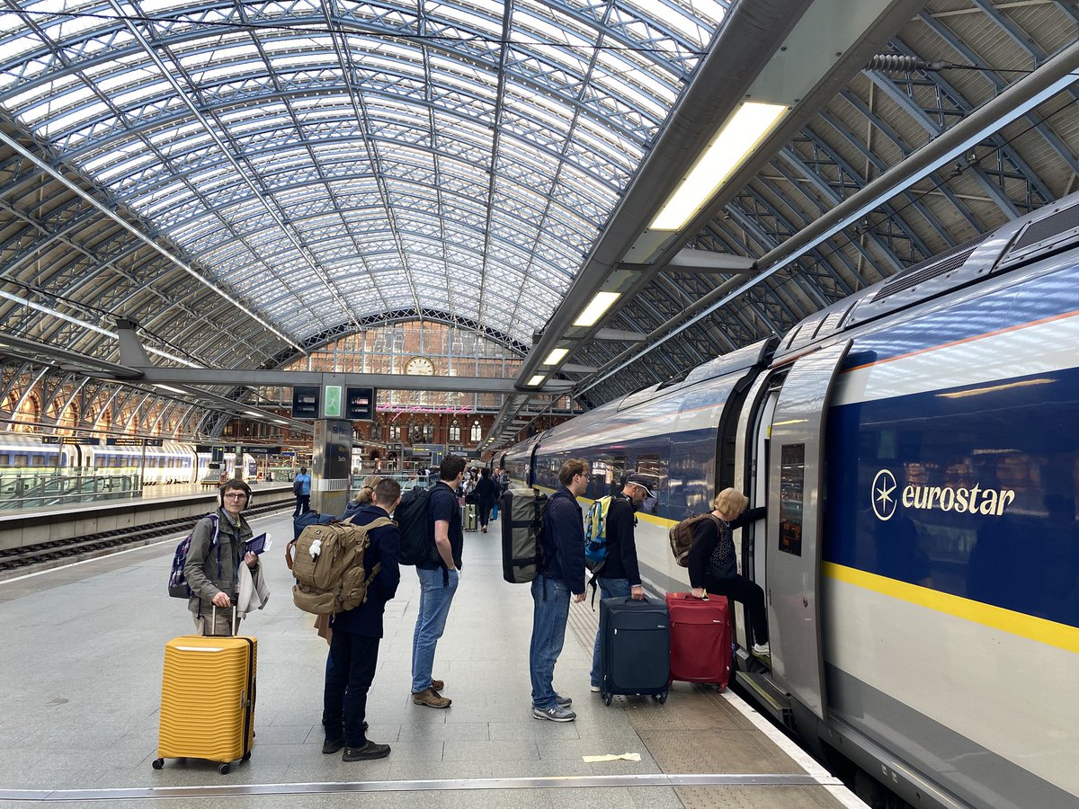 OntheTrains tweet media