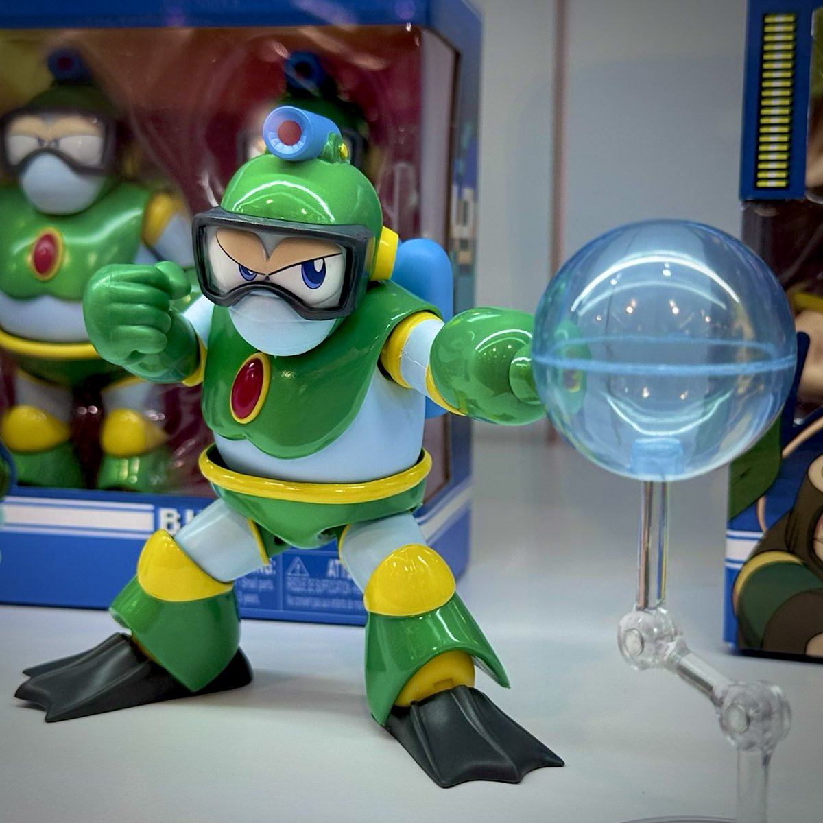 VeebsToys's tweet image. Happy #MegaMonday! Let's continue to celebrate the new coolness shown at #WonderCon this weekend. #MegaMan series three is all packaged up and looks to be the best series yet. That alternate parts and accessories for all of them look GREAT! Ready for those preorders!

#Rockman