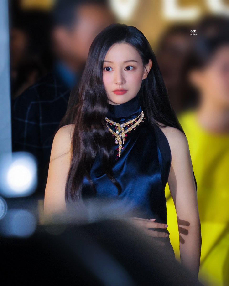 ㅇ..예........?
아프로디테가 지금도 있었다면 딱 저 얼굴일 것 가틈