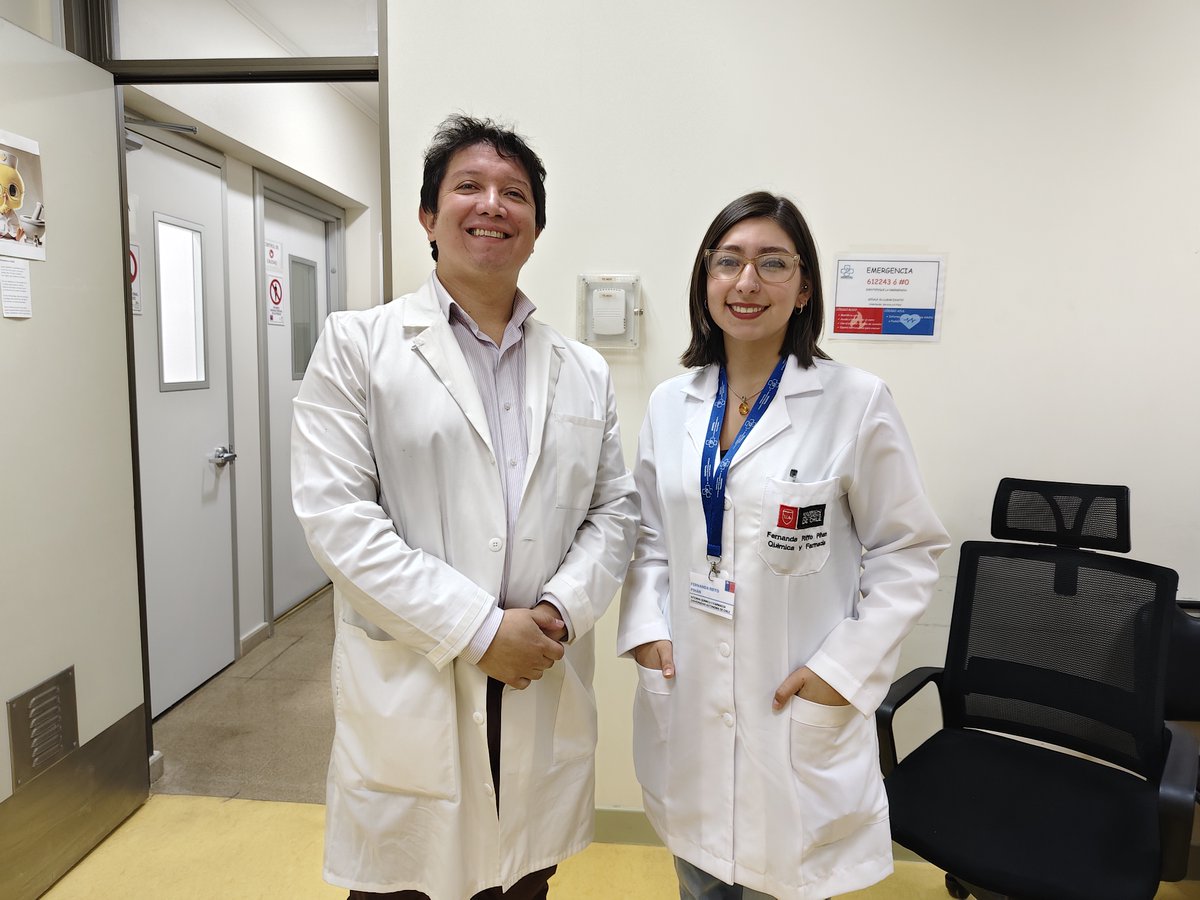 ¡Bienvenida, Fernanda! 🤗 Durante dos meses, Fernanda Riffo, estudiante de Química Farmacéutica de la U. Autónoma de Temuco, realizará su práctica en nuestro hospital, iniciando en Farmacia Ambulatoria. 🙌 ¡Éxito en esta experiencia de aprendizaje! 💊👏