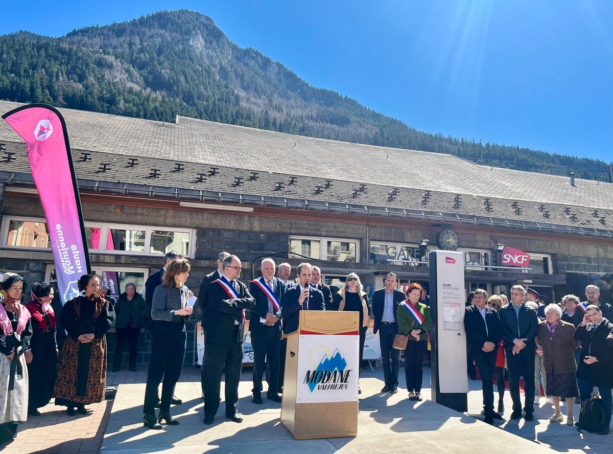 Quelle joie de voir la liaison TGV Paris-Alpes-Milan reprendre après plus de 18 mois d'attente !
 
Le <a href="/TGVINOUI/">TGV INOUI</a> direct est de retour, et nos voyageurs aussi :
➡️3 allers-retours quotidiens, soit 2 000 places au total chaque jour.
➡️déjà 110 000 réservations d’ici
la fin août :