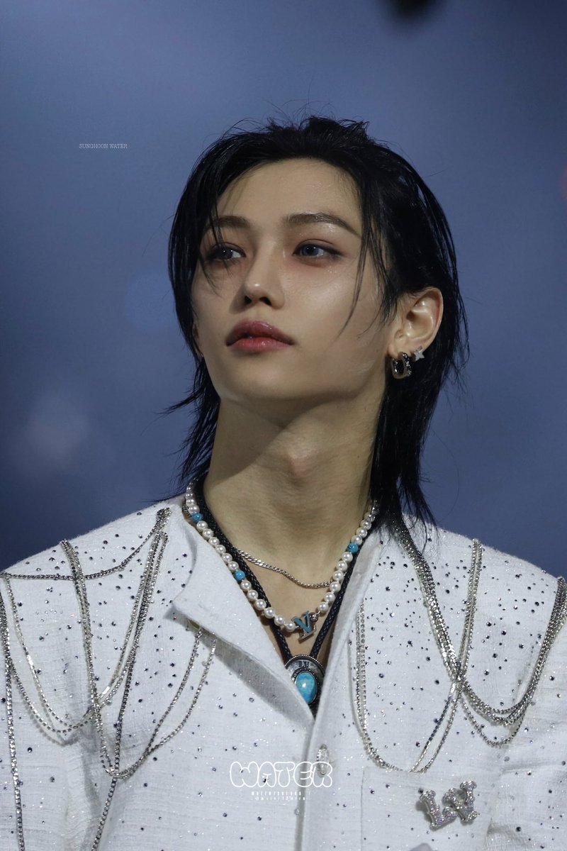 water12mizu's tweet photo. 241225 
🎄🎅
 #AprilFoolsDay
 #필릭스 #felix #용복 #フィリックス        #StrayKids #스트레이키즈 https://t.co/X92I7bAomF