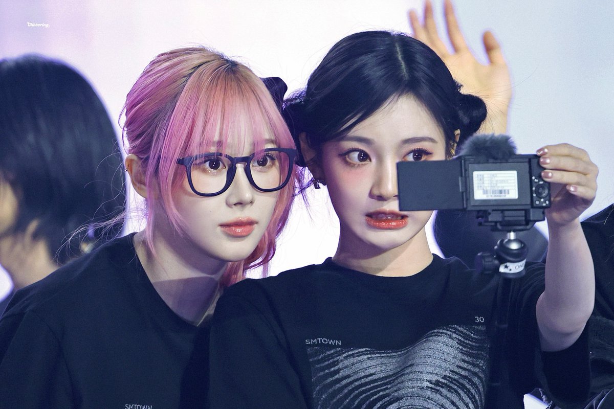 𝙂𝙡𝙞𝙩𝙩𝙚𝙧𝙞𝙣𝙜 tweet media