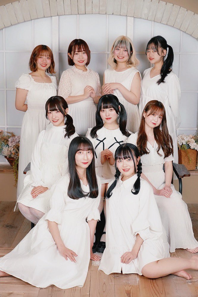 Msions56R's tweet photo. 別に今まで隠してたわけじゃないけど…
改めて
(今までから変わることはないけど)
私はこれからも #ポジティブモンスター と #ひまわりが咲く頃に を特に応援していきます！
特に推すのは1枚目の３人で１番の推しは真ん中の子！他のメンバーさんは平等に？応援していきます！
…もちろん自分のペースで https://t.co/0bQI61N6CQ