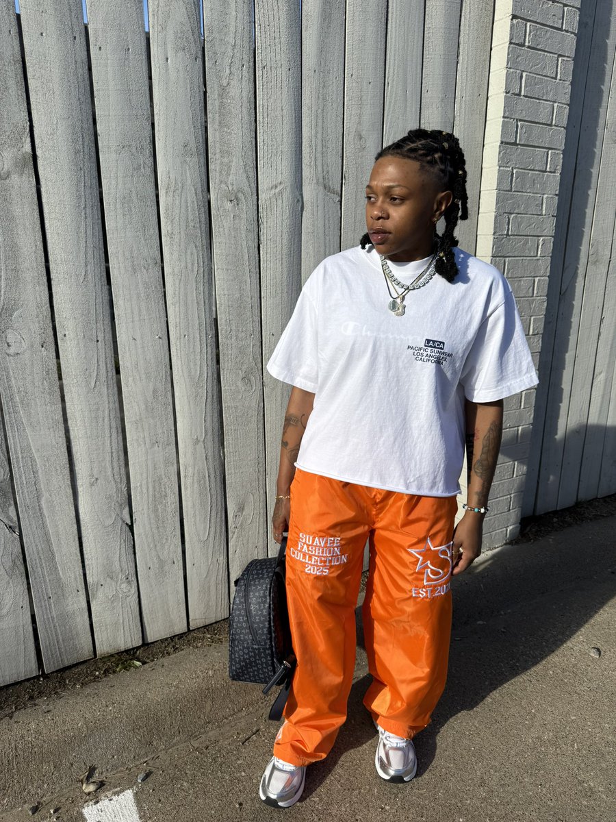 __suaveee's tweet photo. Nylon sweats that I’m dropping on Friday 🤎🔥. https://t.co/v6YDg2CQph