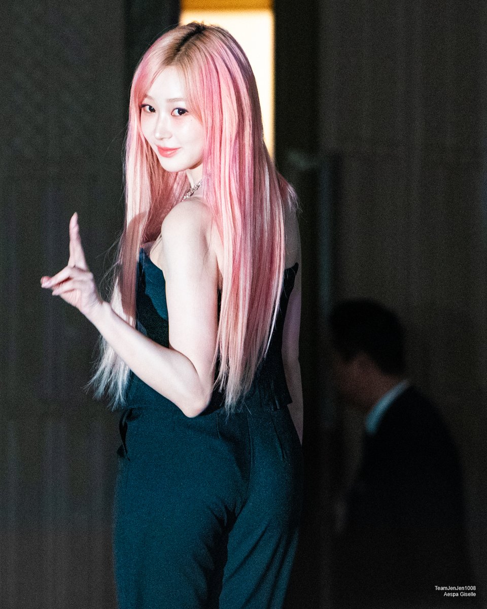 241115 
#GISELLE #지젤
#AESPA #에스파 
#AprilFoolsDay #만우절
<a href="/aespa_official/">aespa</a>