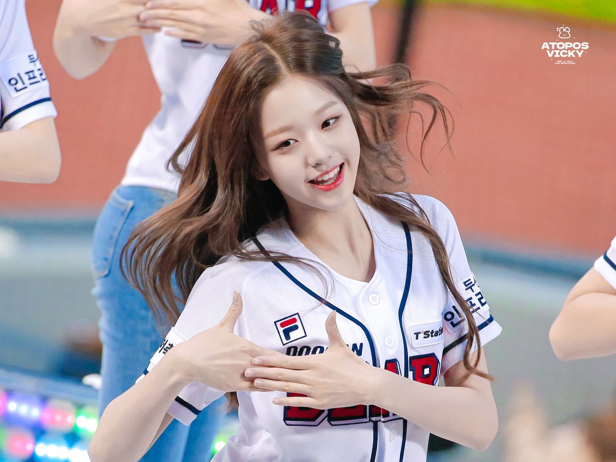 atoposvicky's tweet photo. 181006 🥰🤲🏻
#아이브 #IVE #장원영 #JANGWONYOUNG #원영 #WONYOUNG #ウォニョン 
#AprilFoolsDay https://t.co/vgbH92wHjQ