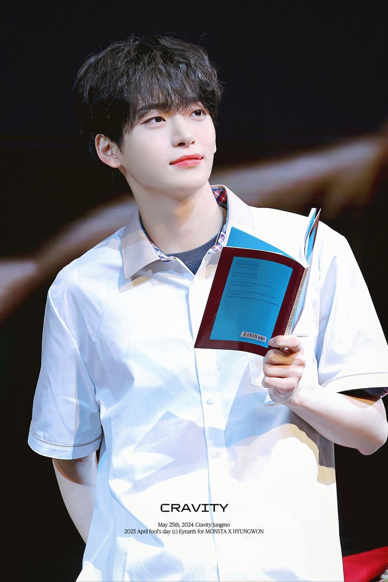 feeltheEmove's tweet photo. 정모 잘생겼어 🥹🥹  스타쉽은 싫어도 같은회사어쩌구 정으로 정모는 좋다네요,, ♥️

#AprilFoolsDay #정모 https://t.co/fgKhgB6qw1