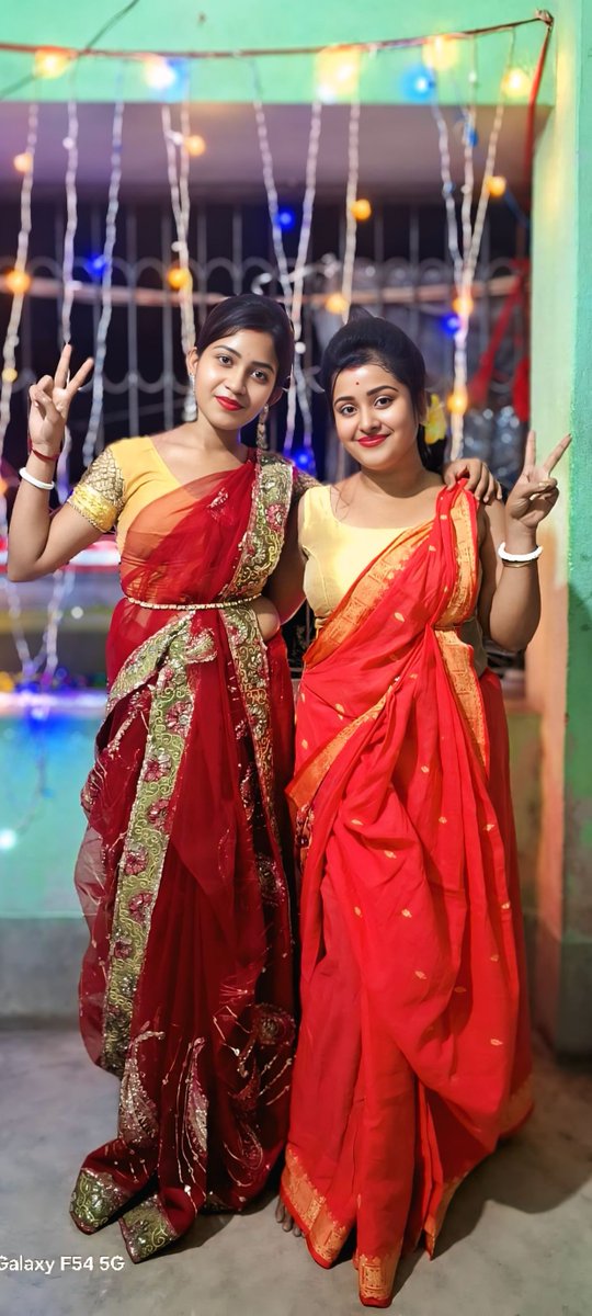 Priya_Protima's tweet photo. আমরা দুই মাগী ! https://t.co/ffe4ETl6Py