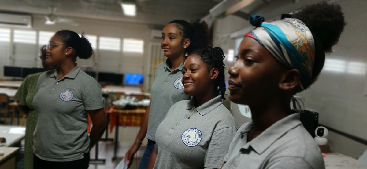 [ En cours / interview ] - Pour faire suite à la semaine de la presse et des médias à l'école, le préfet Cyrille Le Vély a répondu aux questions des jeunes du collège Mont des Accords à l'antenne de Radio Scolaire SxM 103 fm. Première rediffusion à 18h aujourd'hui puis à 19h.